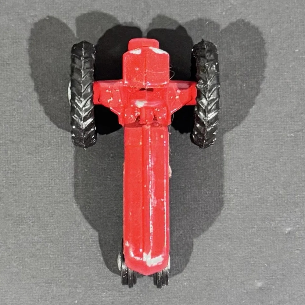 CLATS 1988 1:64 Diecast Model Of A 1938 Red‎ Cockshutt H70 Tractor Rubber Wheels